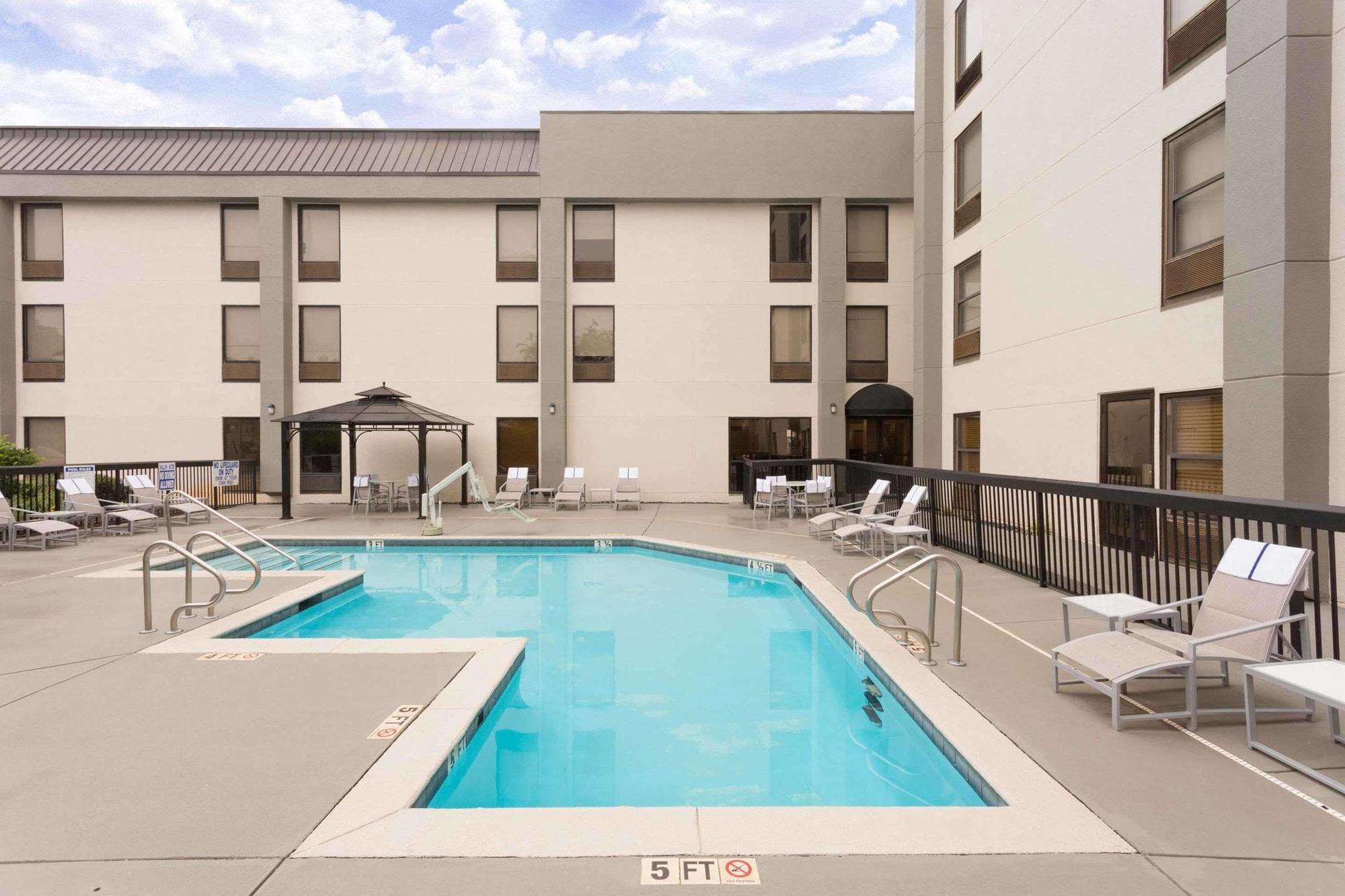 Wyndham Garden Greenville / Spartanburg Airport Exterior foto